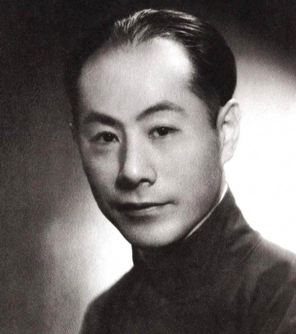 毛主席參加陳毅的追悼會，看到一副輓聯，問這是誰寫的