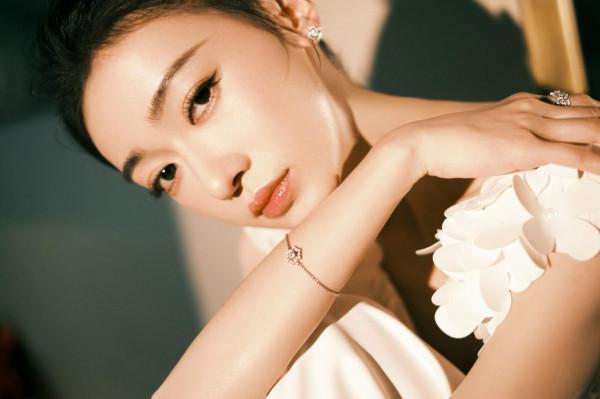 377號“女神”吳謹言