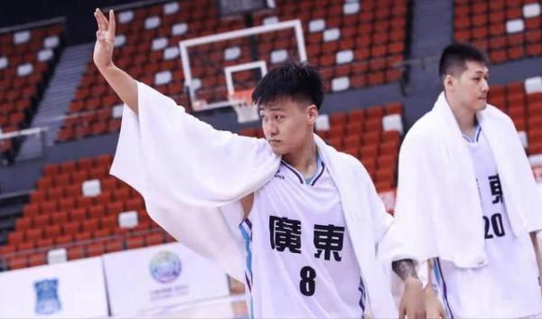 大勝42分!廣東宏遠太狠了,2.2米阿聯接班人亮相,朱芳雨滿意了 大勝42分!廣東宏遠太狠了,2.2米阿聯接班人亮相,朱芳雨滿意了