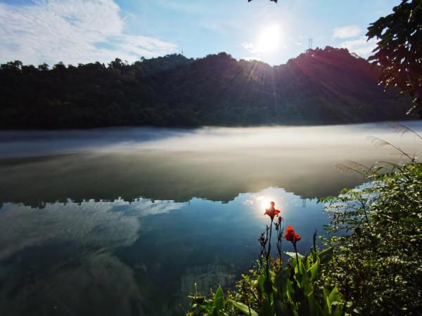 霧漫小東江,天上人間兩茫茫 霧漫小東江,天上人間兩茫茫