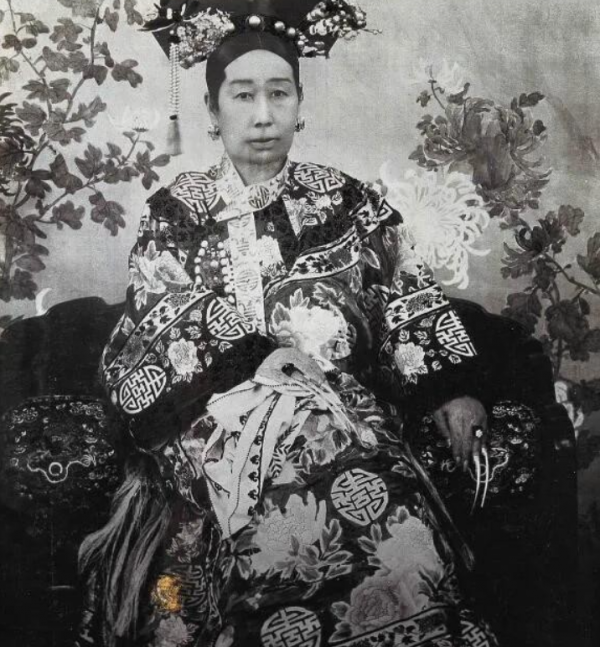 孝哲毅皇后：慈禧最討厭的兒媳，與同治皇帝相愛，死後被開膛破肚