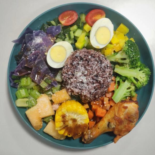 是食堂先動的手