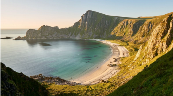 1988年，河北村民挖沙，挖出300多米石頭巨龍，專家研究至今