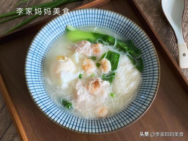 天冷了，兒子就饞這早餐，營養好吃易消化，每次煮一鍋湯汁都不剩