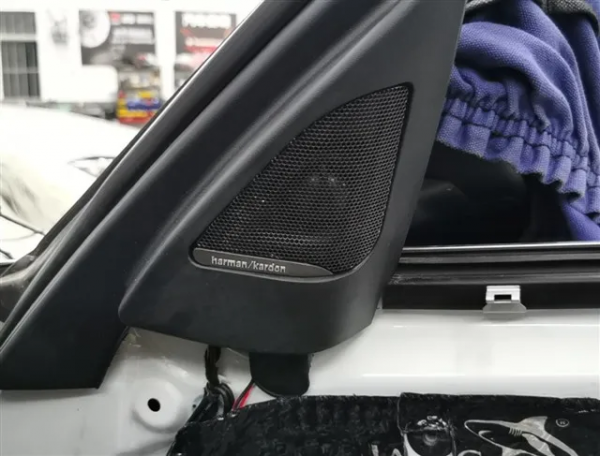 寶馬3系音響改裝優特聲402兩分頻+藍寶低音,釋放豪車專屬靚聲 寶馬3系音響改裝優特聲402兩分頻+藍寶低音,釋放豪車專屬靚聲