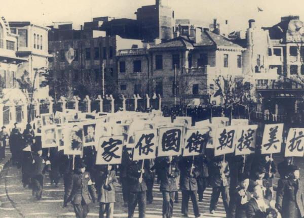 英雄無聲:他用身體做鋼軌螺絲,90分鐘扛著18列火車駛過 英雄無聲:他用身體做鋼軌螺絲,90分鐘扛著18列火車駛過