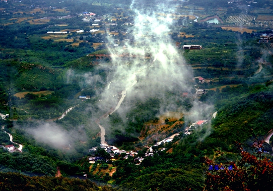 伏羲山雲濤奔湧如仙境