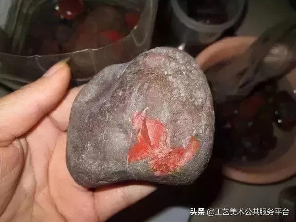 假貨大盤點！看到這 8 種珠寶離遠點，買了也是浪費錢！