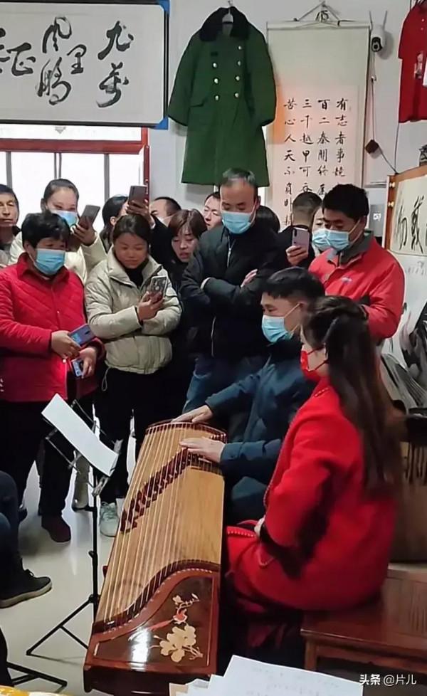 大衣哥不接陳亞男電話，事出有因，正在賣力的學習古箏