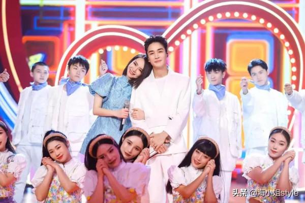 各大衛視春晚眾星雲集,Baby百萬珠寶搶鏡,楊冪百花裙奪人眼球 各大衛視春晚眾星雲集,Baby百萬珠寶搶鏡,楊冪百花裙奪人眼球