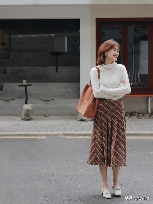 秋季怎麼穿出高階感?這幾組穿搭時髦又保暖,讓你氣質翻倍還實用 秋季怎麼穿出高階感?這幾組穿搭時髦又保暖,讓你氣質翻倍還實用