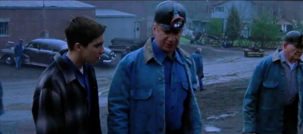 一個高中男孩，透過造火箭獲得獎學金，入大學並走出小鎮的故事