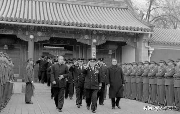 解放軍的三軍儀仗隊，2014年，為何換髮了14式禮賓服？