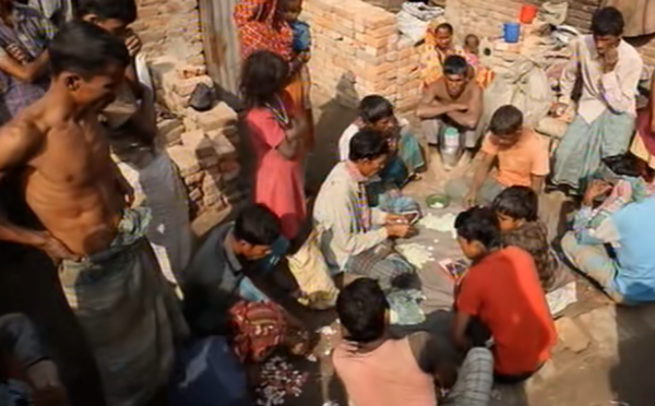 童工成災的孟加拉,孩子會走路就要幹活,沒有夢想只為生存 童工成災的孟加拉,孩子會走路就要幹活,沒有夢想只為生存