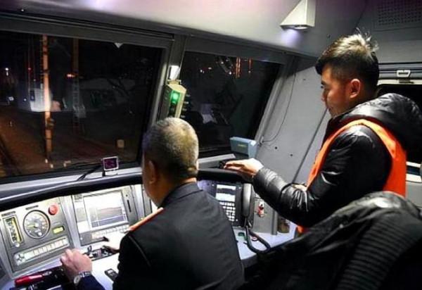 火車有時一開就20多小時,司機不困嗎?或許這些“秘密”你不知道 火車有時一開就20多小時,司機不困嗎?或許這些“秘密”你不知道