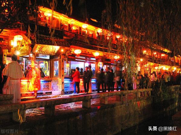 初遊新市古鎮，覺得這裡和烏鎮很像，後來才明白這“神似”的原因