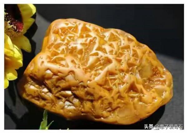 長江流域奇石玉石大全，其中一塊石頭以199萬成交