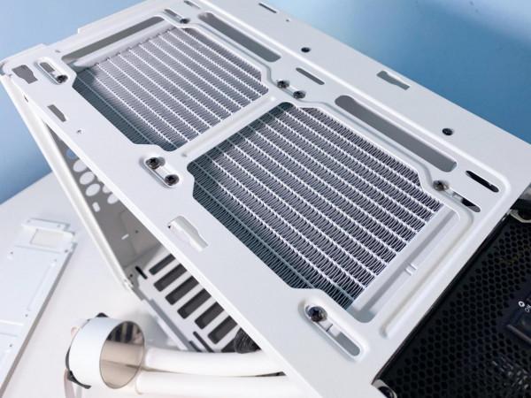 打造清爽桌面，嘗試組裝全白色幻彩小機箱，既簡單也不簡單