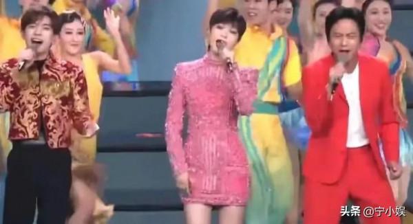 春晚明星幕後趣事：鄧超縫褲子、沈騰愛哭、賈乃亮媽媽不讓他回家