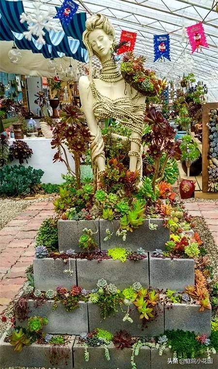 他賣掉城裡的房子，包了個山頭，打造集裝箱陽光房、小木屋、花園