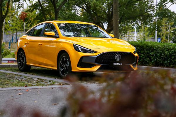 自家兄弟都很優秀 名爵MG5跟榮威i5怎麼選？