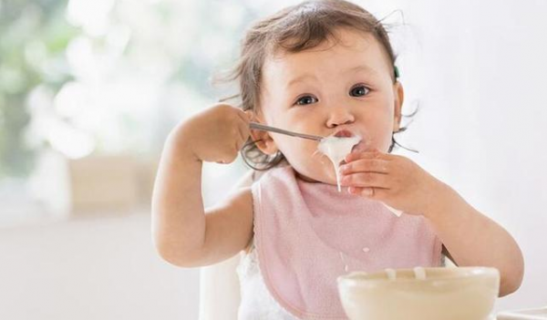寶寶滿一週歲後，家長的餵養方式需調整，“3少2堅持”瞭解一下