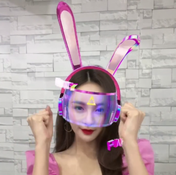 因“完顏彩虹兔”收穫點讚的十大女星,最高獲贊452萬 因“完顏彩虹兔”收穫點讚的十大女星,最高獲贊452萬