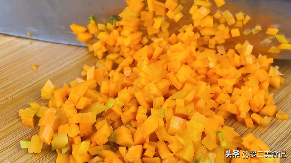 早餐雞蛋泡，不揉麵不擀麵，筷子攪一攪，3分鐘出鍋，比油條好吃