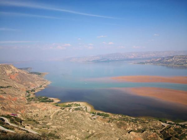 甘肅永靖炳靈湖的灘塗 甘肅永靖炳靈湖的灘塗