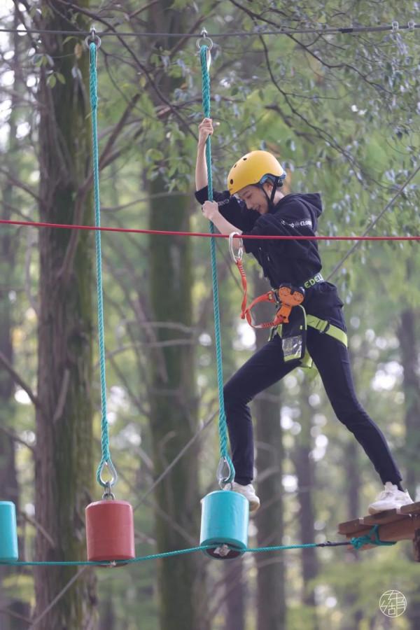 磨山最新玩法!在森林裡飛越穿梭,好刺激 磨山最新玩法!在森林裡飛越穿梭,好刺激