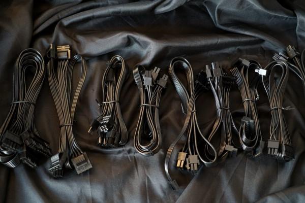 TT鋼影PF1 650白金電源評測：全日系電容+超靜音+十年質保，真香