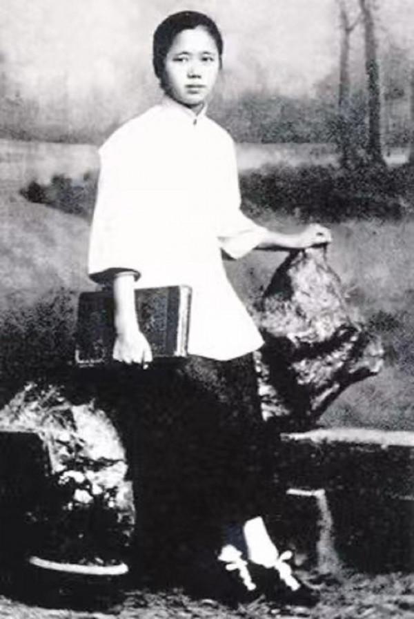 曹誠英：21歲愛上胡適並同居三月，終生未嫁，臨終前託人焚燒書信