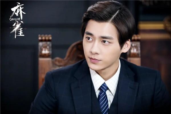 一部《鏡&CenterDot;雙城》，將好不容易轉型的李易峰，&OpenCurlyDoubleQuote;打&rdquo;回了&OpenCurlyDoubleQuote;原型&rdquo;