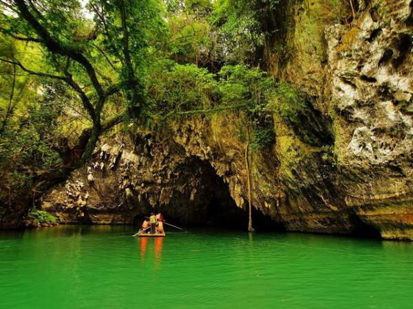 廣西大山深藏一片海，七窗連珠，湖水碧藍，有世界上最美的風景