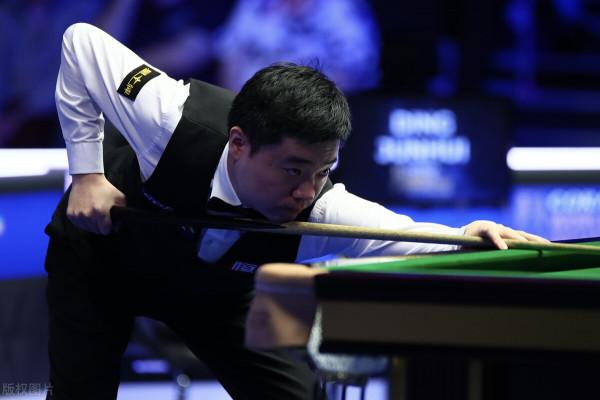 冠軍聯賽：丁俊暉巫師同為2勝1負，奧沙利文狀態不佳，囧哥領跑