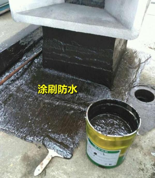 慶幸廚房吊頂前，發現了煙道在滲水，師傅叫我找樓上業主說理去