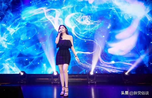 舞臺上的張靚穎光芒四射，不愧是實力歌手