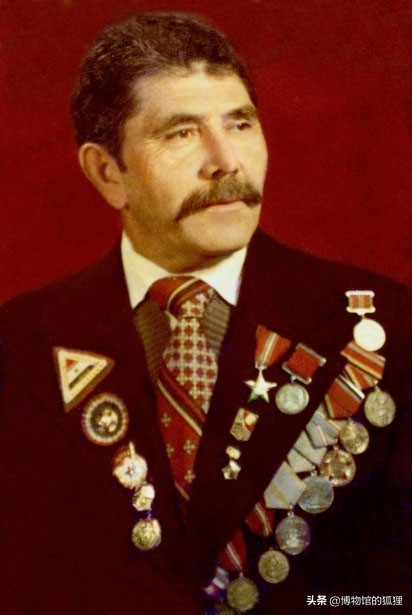 一名蘇軍偵察兵被俘越獄後，遇到義大利女游擊隊員，開啟一段傳奇