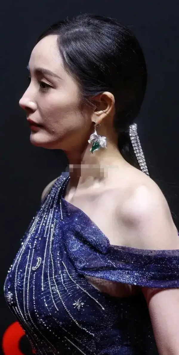 這張老照片只認得出成龍和賈玲，其他兩個是誰？