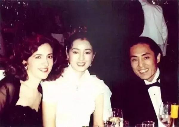 張藝謀一生的堅持,終究是敗在了他的手下,成也是他敗也是他 張藝謀一生的堅持,終究是敗在了他的手下,成也是他敗也是他