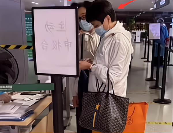 搞定何超瓊後，梁安琪又搞定陳婉珍，兩人一起去上海看奚夢瑤女兒