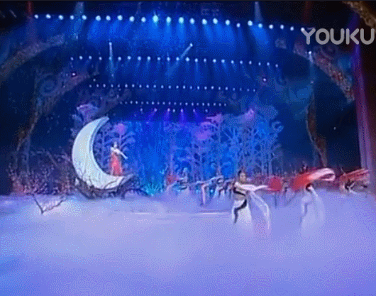 從奧運舞臺摔落，致終身殘疾，張藝謀：她是我愧疚一生的女人