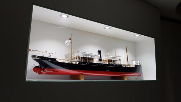 戈岑號與坦噶尼喀湖之一