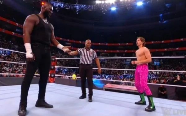 大E對冠軍統治不滿,奧莫斯對手身份曝光,布利斯竟以原角色迴歸 大E對冠軍統治不滿,奧莫斯對手身份曝光,布利斯竟以原角色迴歸