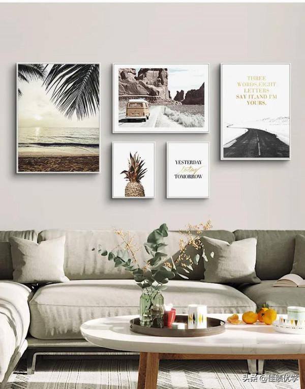 沙發背景牆掛畫怎麼掛好看？