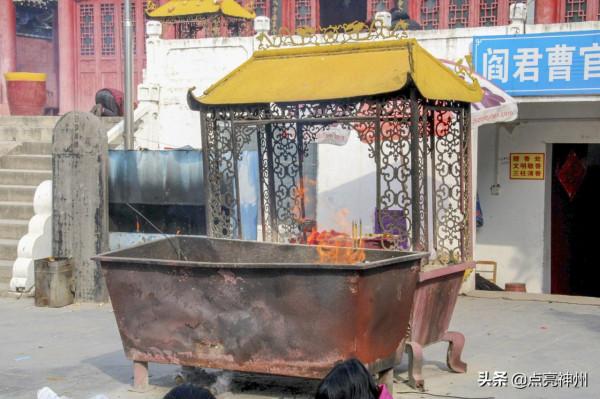 廟還是景區？這個充滿人間煙火氣息的古廟，所遭遇的身份困局