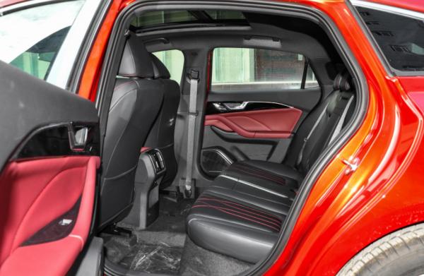 2021款奔騰B70詳解,1.5T最大169馬力、軸距2米8,哪款車型更實惠 2021款奔騰B70詳解,1.5T最大169馬力、軸距2米8,哪款車型更實惠