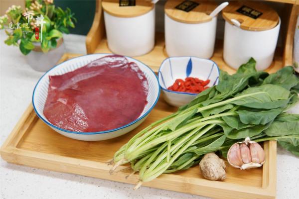 秋季,菠菜和豬肝真是絕配,含鐵元素充足,常吃元氣滿滿過秋天 秋季,菠菜和豬肝真是絕配,含鐵元素充足,常吃元氣滿滿過秋天