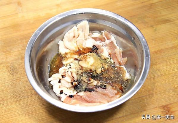 洋蔥炒肉片，最忌諱肉片直接下鍋炒，多加這一步，肉片鮮嫩不老