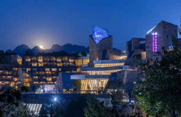 京郊這家酒店，依山傍水，簡直是週末度假的絕佳選擇